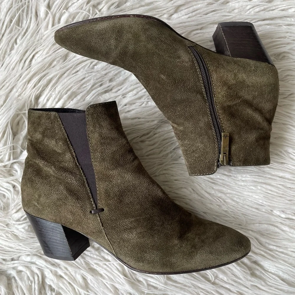 Aquatalia Florine Olive Green Suede Block Heeled Chelsea Ankle Bootie Size 9